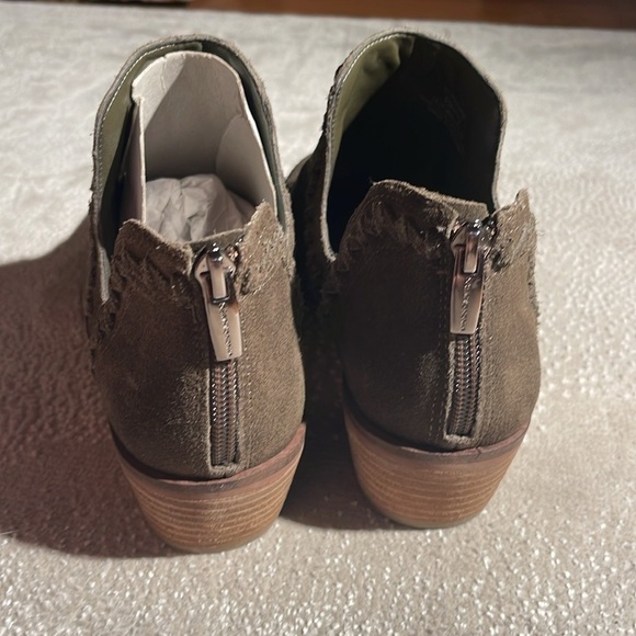 Vince Camuto Suede Ankle Booties. NWOT - Picture 2 of 6